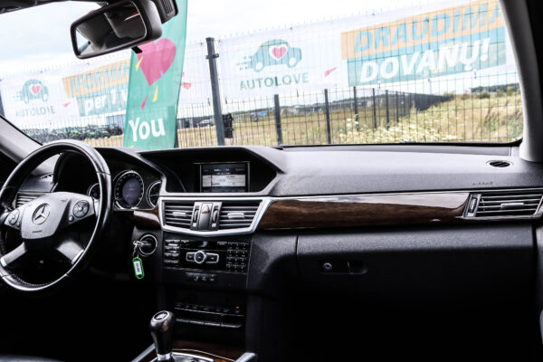 MB E200 - Image 7