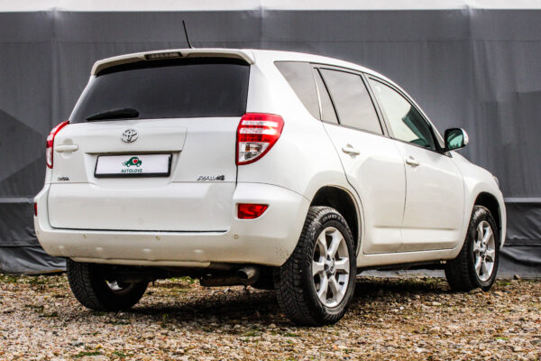Toyota RAV4 - Image 6