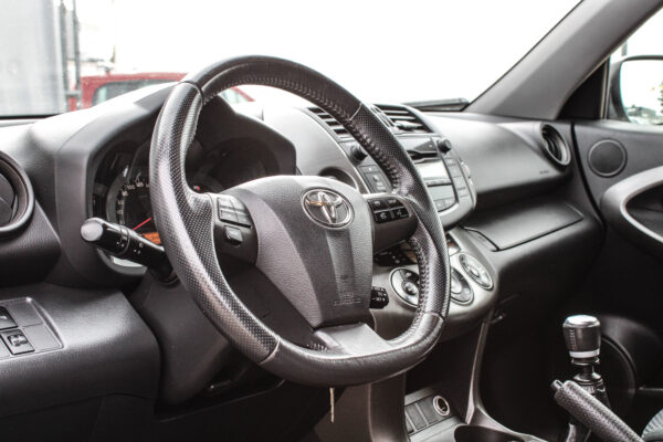Toyota RAV4 - Image 7