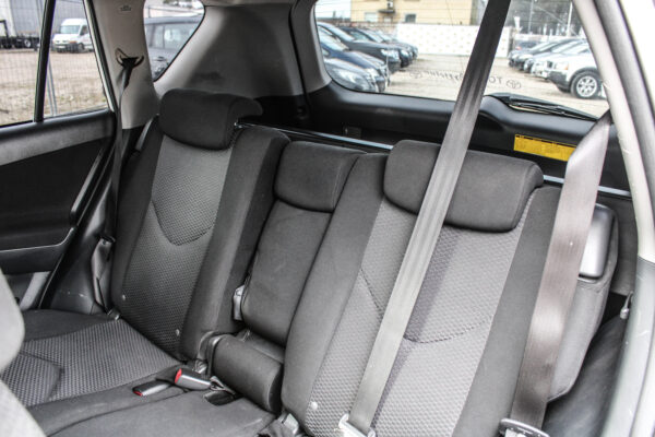 Toyota RAV4 - Image 13