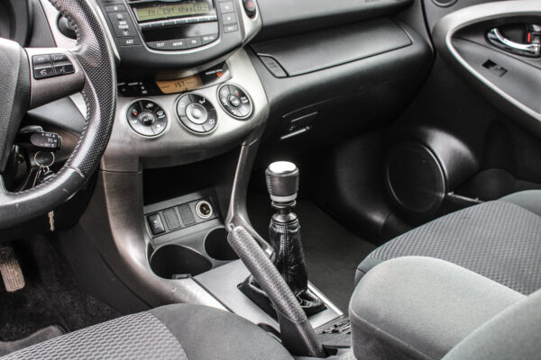 Toyota RAV4 - Image 10