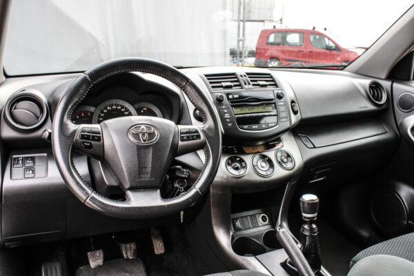 Toyota RAV4 - Image 11