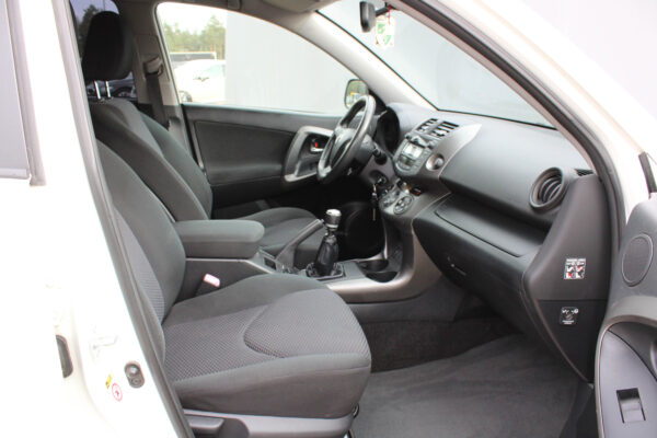 Toyota RAV4 - Image 12