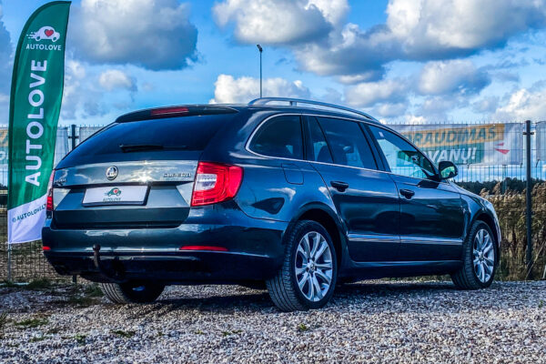 Skoda Superb - Image 4