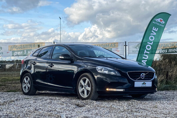 Volvo V40 - Image 2