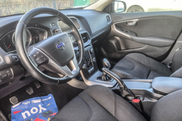 Volvo V40 - Image 6