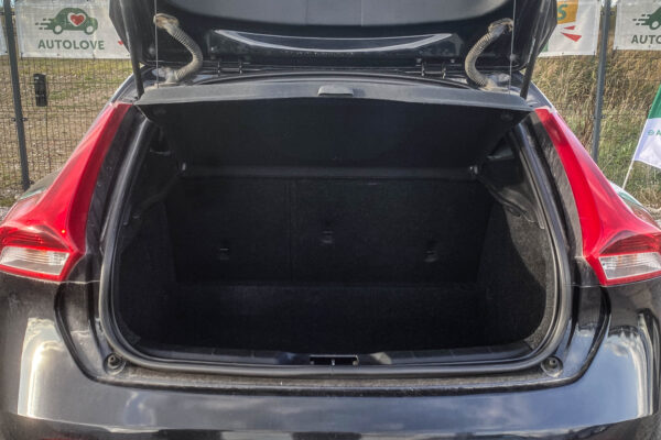 Volvo V40 - Image 13
