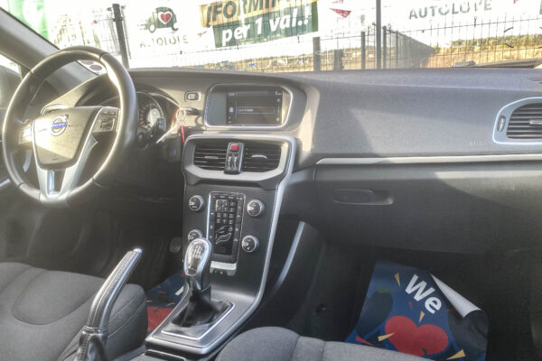 Volvo V40 - Image 8