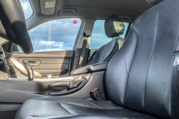 BMW 320 - Image 8