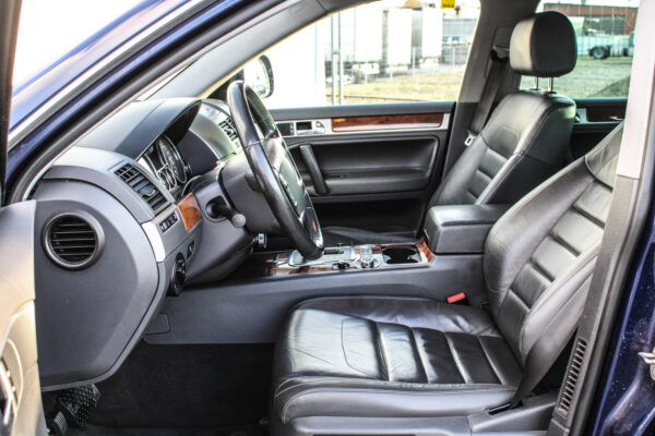 VW Touareg - Image 8