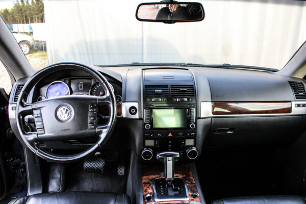 VW Touareg - Image 11