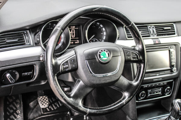 Skoda Superb - Image 8