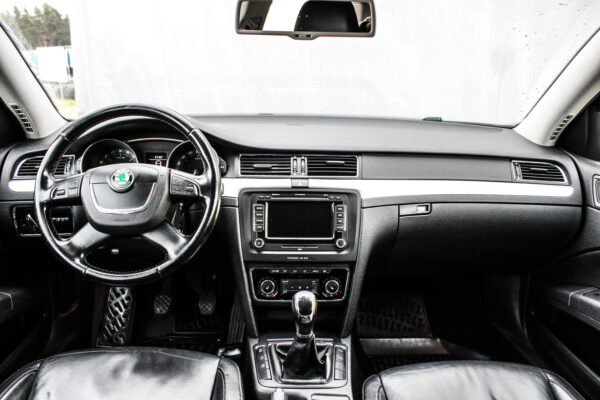 Skoda Superb - Image 9