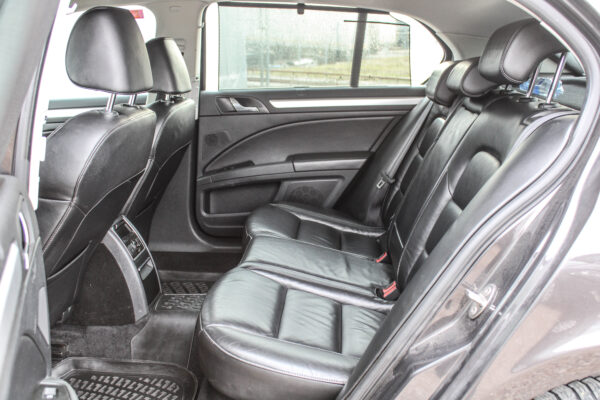 Skoda Superb - Image 10