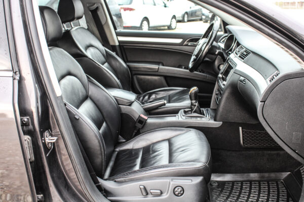 Skoda Superb - Image 11