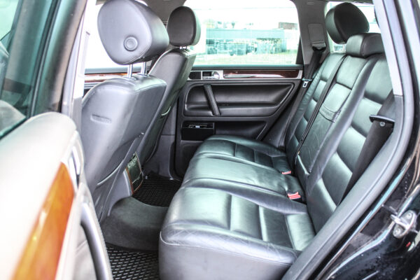 VW Touareg - Image 12