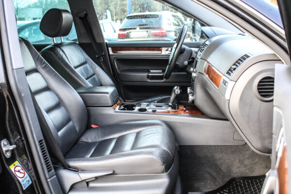 VW Touareg - Image 13