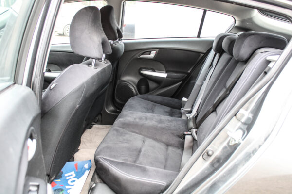 Honda Insight - Image 11