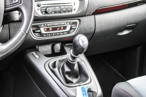 Renault Megane Scenic - Image 9
