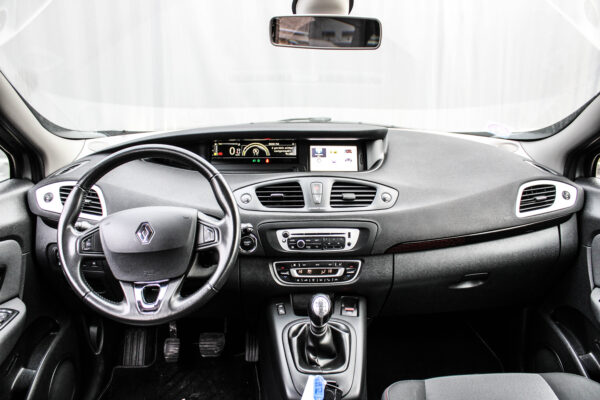 Renault Megane Scenic - Image 10