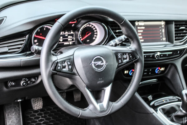 Opel Insignia - Image 9