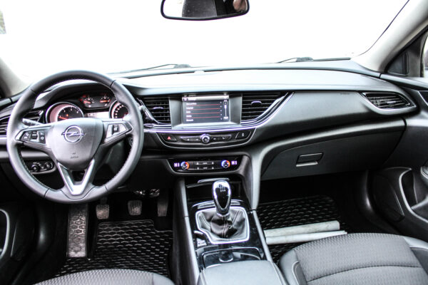 Opel Insignia - Image 10