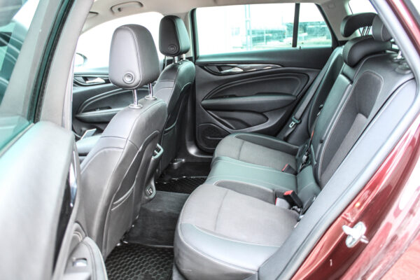 Opel Insignia - Image 12