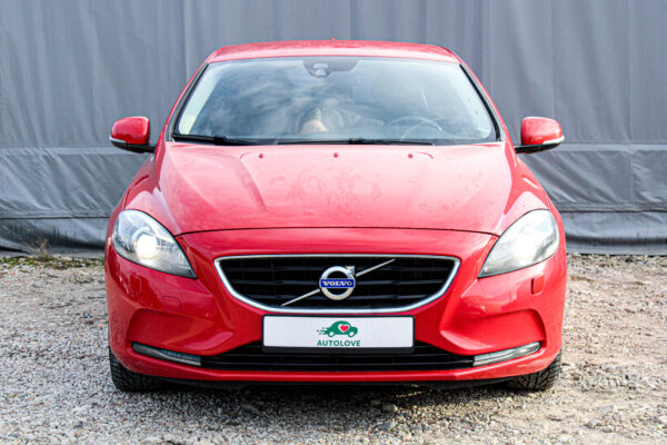 Volvo V40 - Image 2
