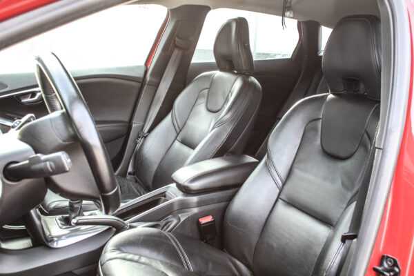 Volvo V40 - Image 14
