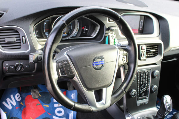 Volvo V40 - Image 8