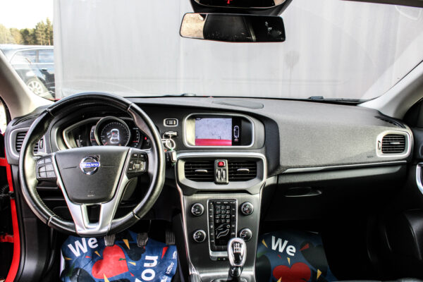 Volvo V40 - Image 10