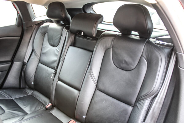 Volvo V40 - Image 11