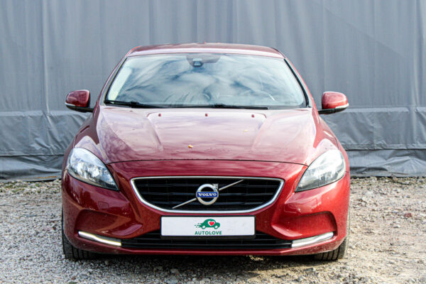 Volvo V40 - Image 2