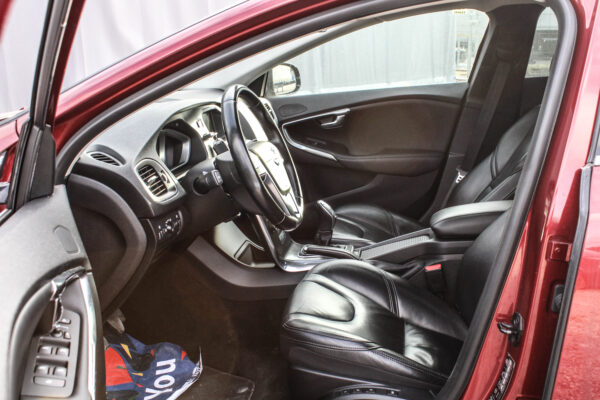 Volvo V40 - Image 8