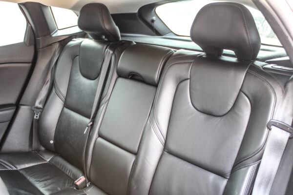 Volvo V40 - Image 14