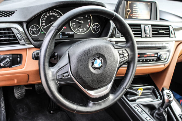 BMW 316D - Image 9
