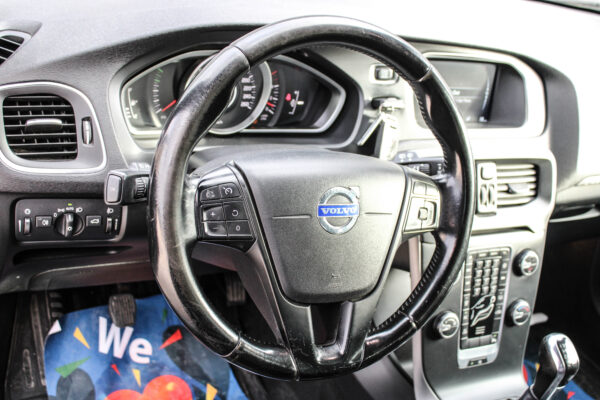 Volvo V40 - Image 8