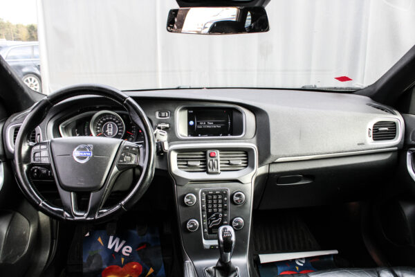 Volvo V40 - Image 10
