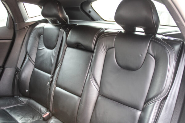 Volvo V40 - Image 12