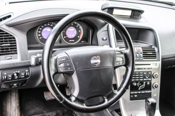 Volvo XC60 - Image 9
