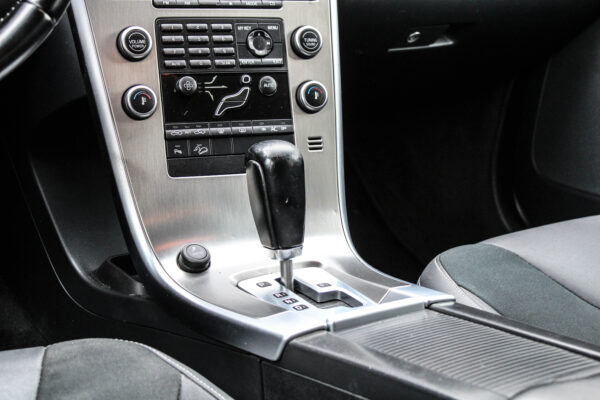 Volvo XC60 - Image 10