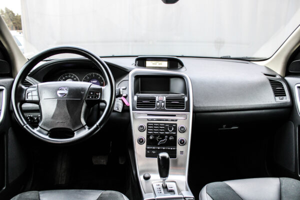 Volvo XC60 - Image 11