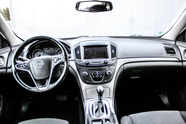 Opel Insignia - Image 10