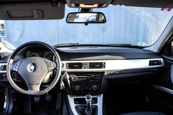 BMW 320 - Image 11