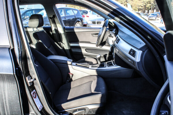 BMW 320 - Image 12
