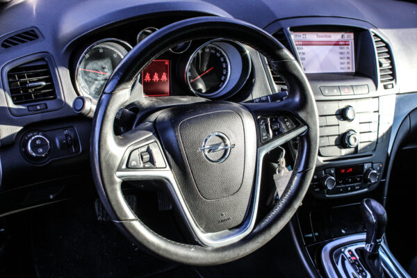 Opel Insignia - Image 9