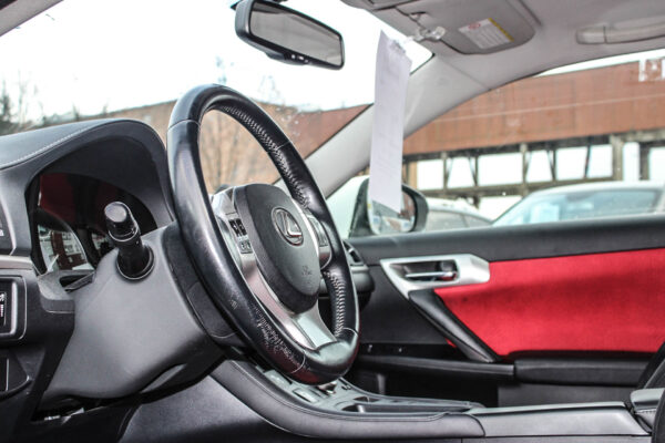 Lexus CT200H - Image 7