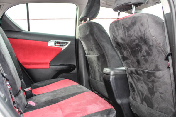 Lexus CT200H - Image 11