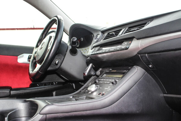 Lexus CT200H - Image 9
