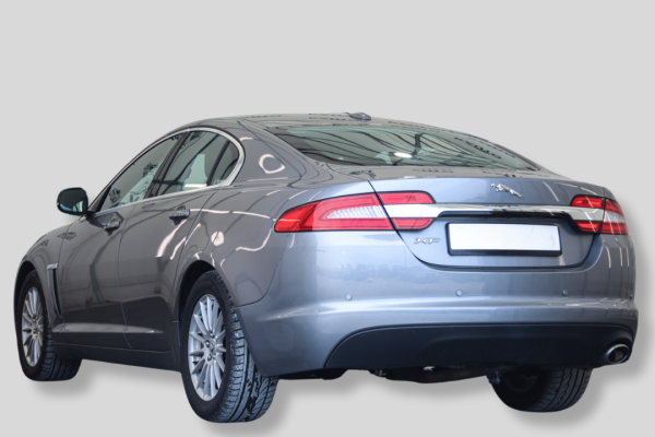 Jaguar XF - Image 3